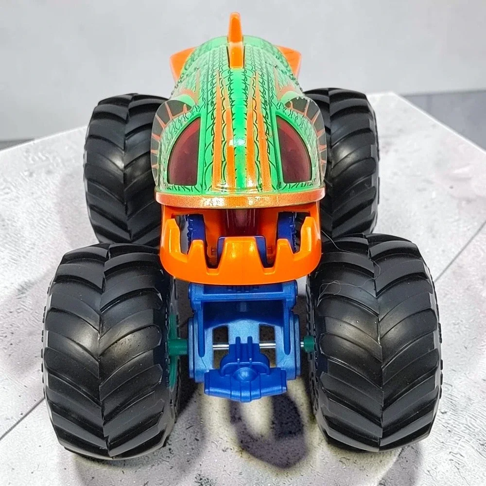 Hot Wheels Large Monster Truck Piran-Ahhh 1:24 Scale Green Orange Diecast 2021